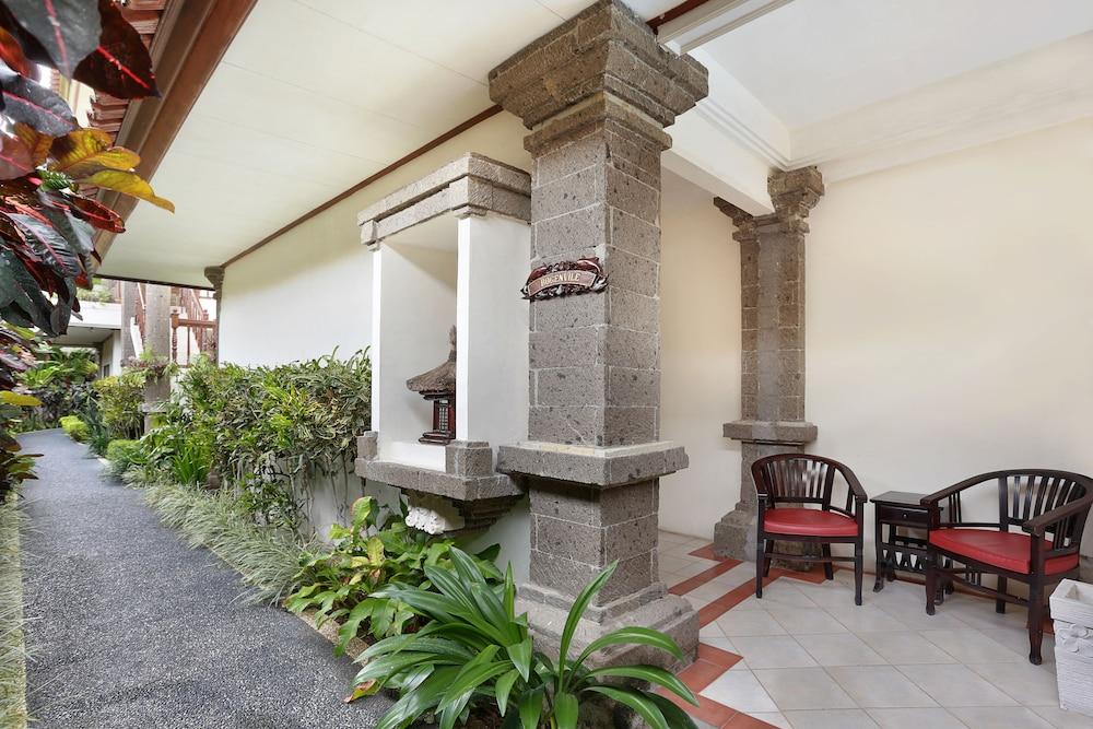 The Batu Belig Hotel & Spa Seminyak Exterior foto